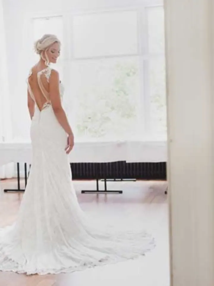 Bruid in kanten jurk, gestyled door Joyce